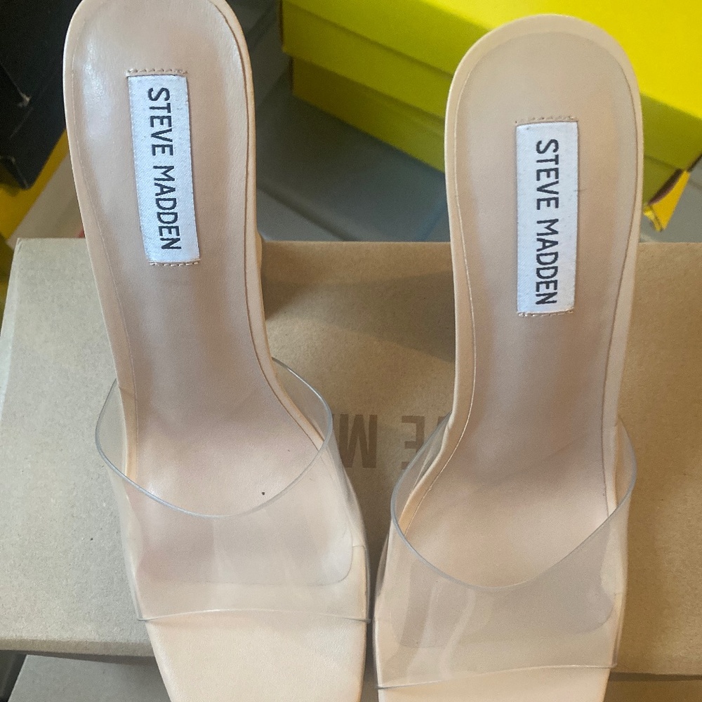 Women Steve Madden size 9. Worn. Clear with beige bottom